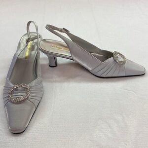 Colorful Creations Dress 2.5” Heel Silver Shimmer Fabric Upper Leather Sole 7B